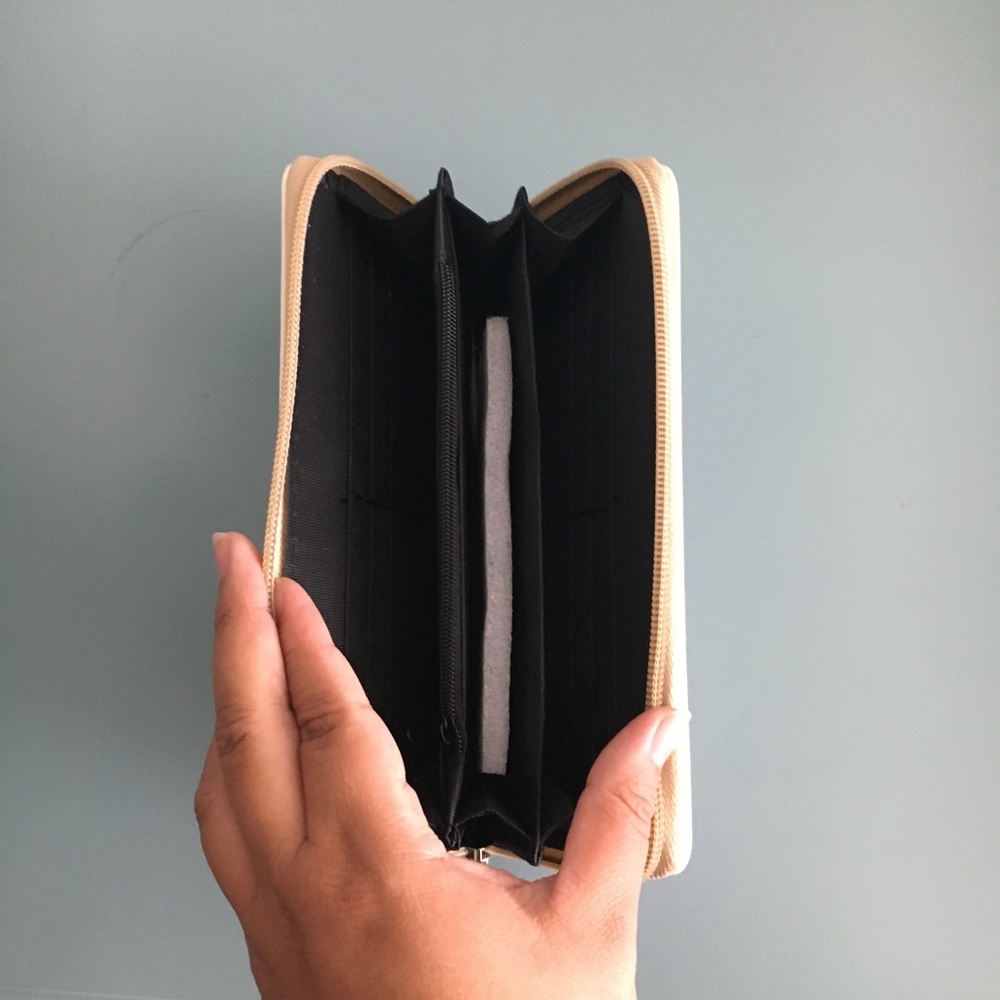 Feather Print Accordion Wallet - Picture 2 of 2
